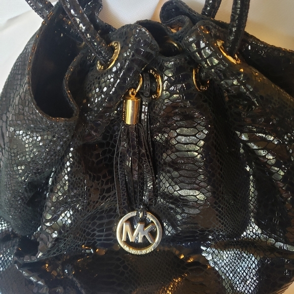 Michael Kors Black Snake Skin Hobo Large like new - Picture 10 of 10